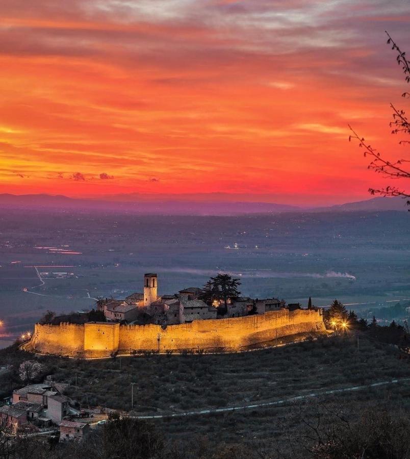 캄펠로술클리툰노 Il Castello Di Campello 아파트 호텔 외부 사진