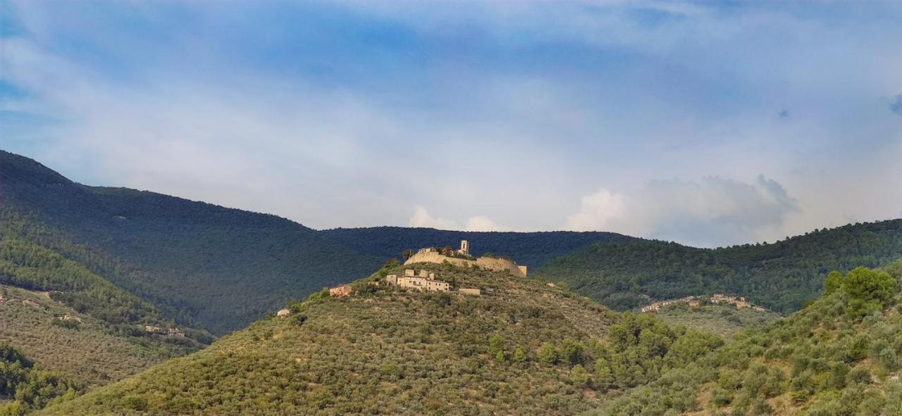 캄펠로술클리툰노 Il Castello Di Campello 아파트 호텔 외부 사진