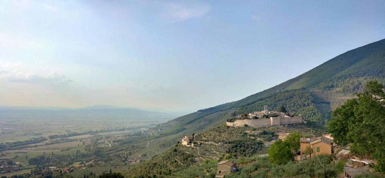 캄펠로술클리툰노 Il Castello Di Campello 아파트 호텔 외부 사진