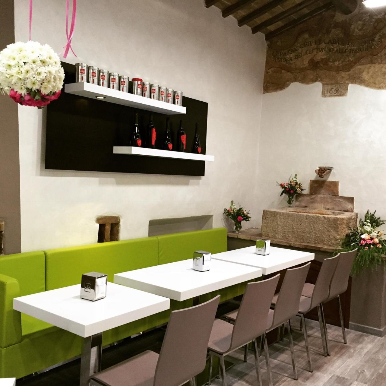 캄펠로술클리툰노 Il Castello Di Campello 아파트 호텔 외부 사진