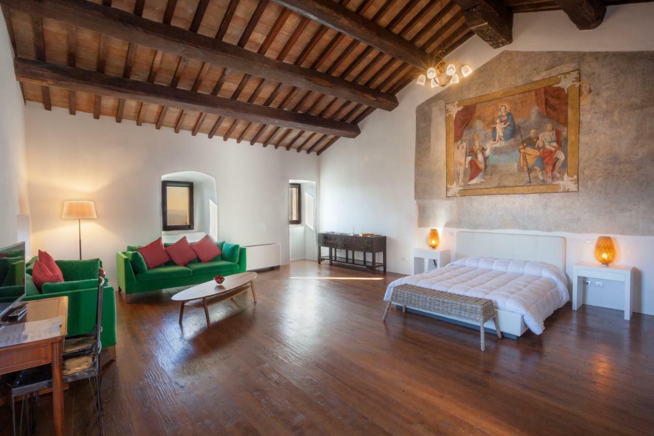 캄펠로술클리툰노 Il Castello Di Campello 아파트 호텔 외부 사진