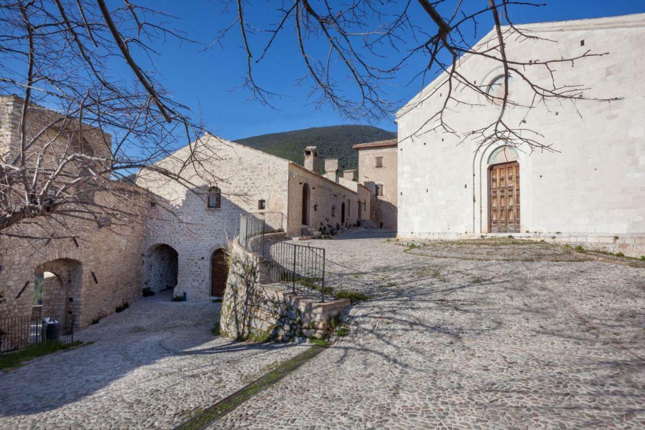캄펠로술클리툰노 Il Castello Di Campello 아파트 호텔 외부 사진