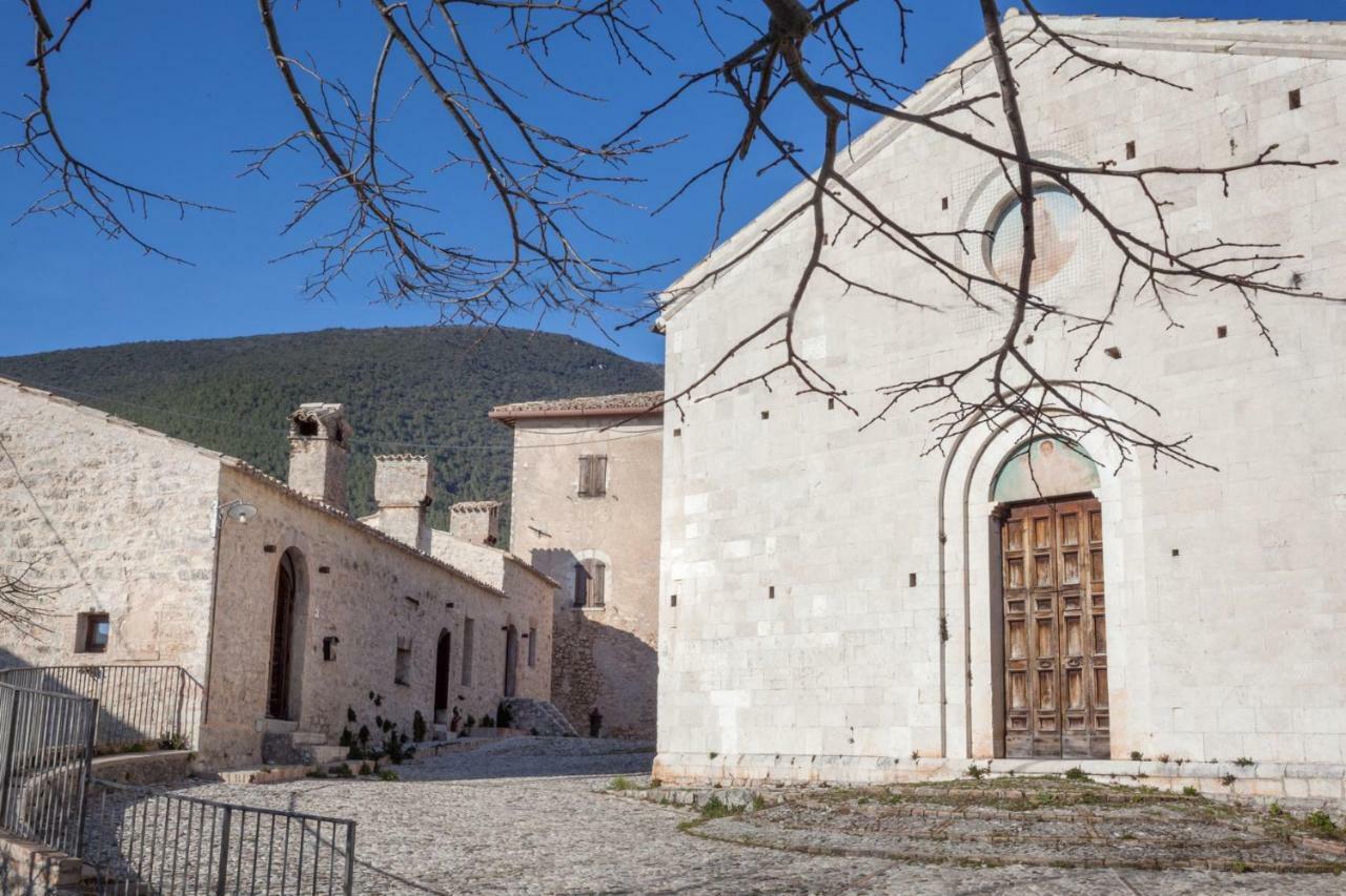 캄펠로술클리툰노 Il Castello Di Campello 아파트 호텔 외부 사진