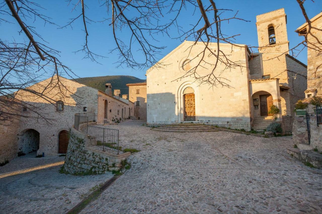 캄펠로술클리툰노 Il Castello Di Campello 아파트 호텔 외부 사진