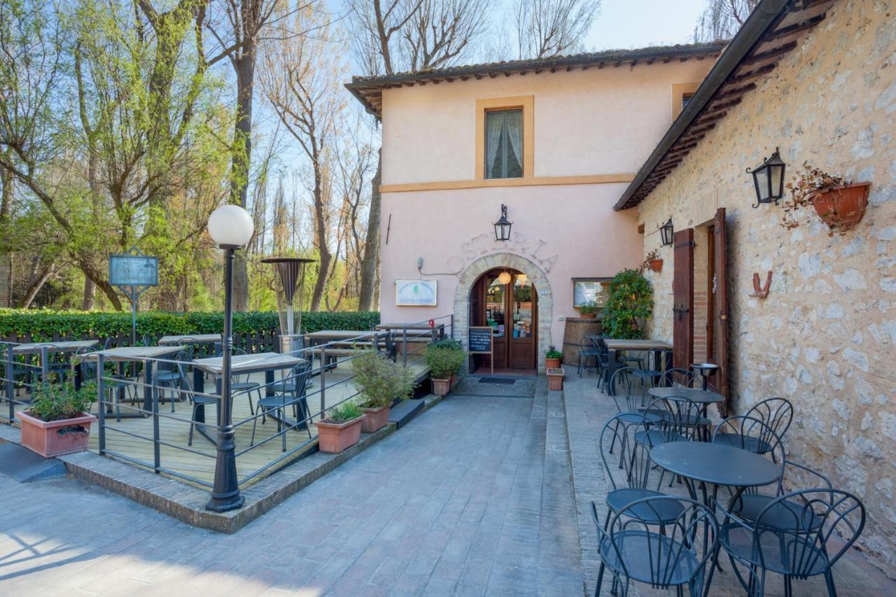 캄펠로술클리툰노 Il Castello Di Campello 아파트 호텔 외부 사진